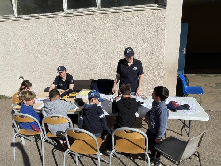 groupe enfants sensibilisation handicap ADH