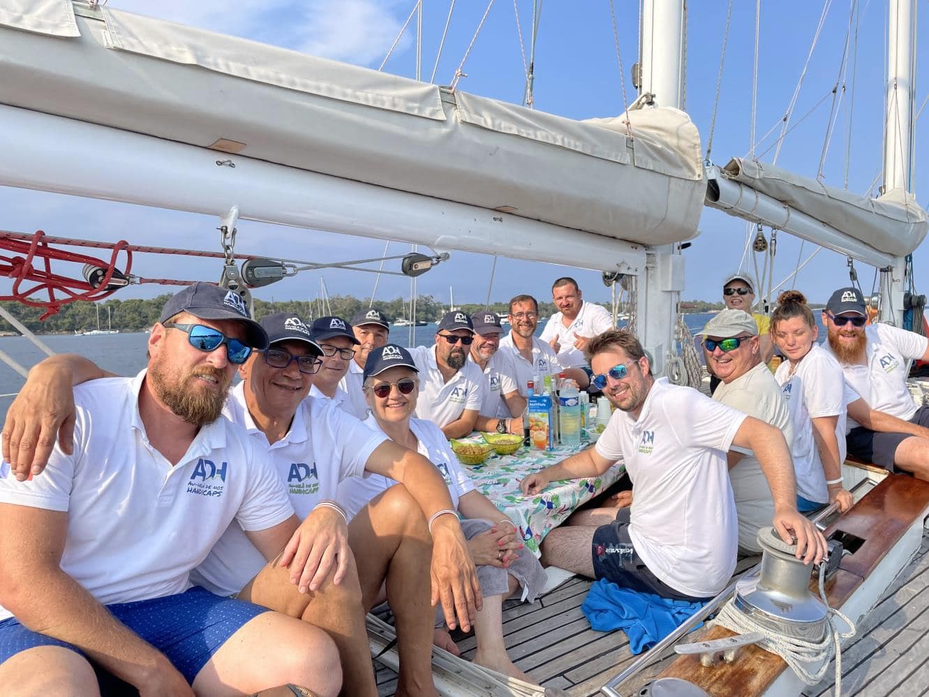 groupe stagiaire bateau stage St Honorat ADH XI